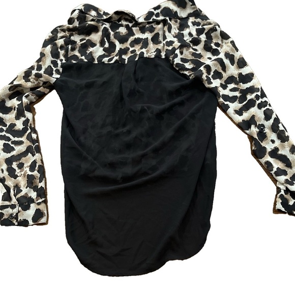 Leopard print button-up collared blouse Womens Size Medium Edge Long Sleeves - Picture 3 of 4